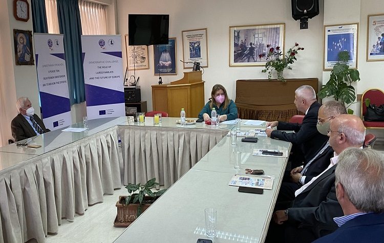 Μ. Συρεγγέλα: «Είμαστε στο πλευρό των πολυτέκνων και τους στηρίζουμε»