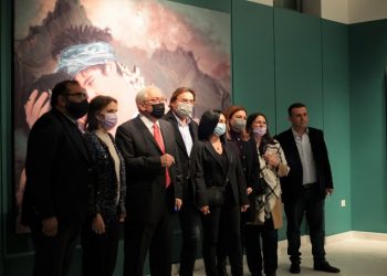 Ο δήμαρχος Θ. Αμπατζόγλου εγκαινίασε την έκθεση «Βυρωνική Εποχή» της Λυδίας Βενιέρη