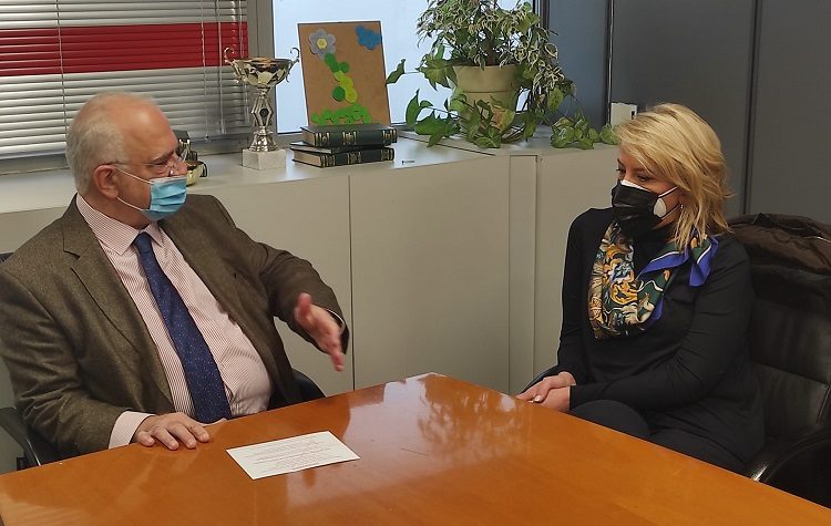 Συνάντηση του δημάρχου Παλλήνης Θ.  Ζούτσου με την επικεφαλής της «Δύναμης Ζωής» Ρ. Δούρου