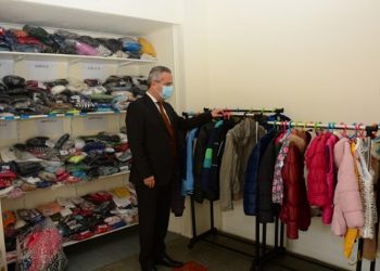 Δημοτική Ιματιοθήκη: «Σωσίβιο» προσφοράς και αλληλεγγύης (Εικόνες)