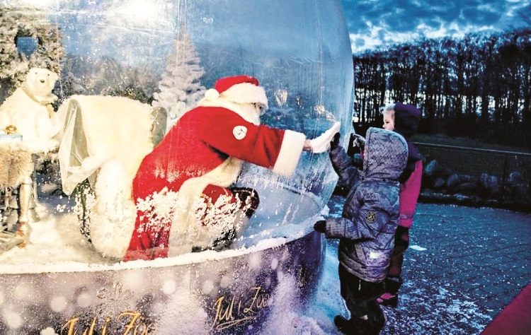 Άγιος Βασίλης ή το βρέφος Ιησούς;