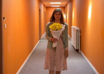 Η κωμωδία με το κρίνο