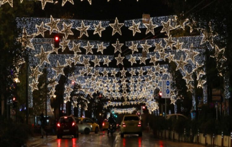 Καθαρά και λαμπερά Χριστούγεννα στην Αθήνα