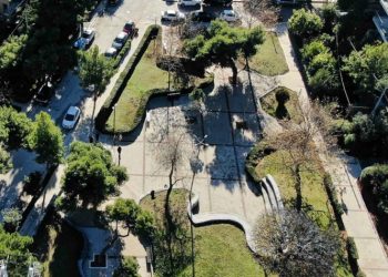 Γλυφάδα: «Κόσμημα» η πλατεία Ηρώων