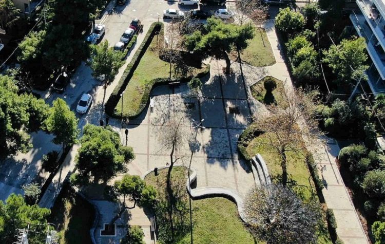 Γλυφάδα: «Κόσμημα» η πλατεία Ηρώων