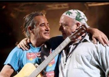 Θαλασσινός και Νικολάου τραγουδούν στο Δημαρχείο Χολαργού για καλό σκοπό