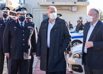 Θεοδωρικάκος: «10.000 αστυνομικοί θα συνδράμουν την εορταστική περίοδο στους ελέγχους covid-19»