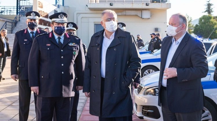Θεοδωρικάκος: «10.000 αστυνομικοί θα συνδράμουν την εορταστική περίοδο στους ελέγχους covid-19»