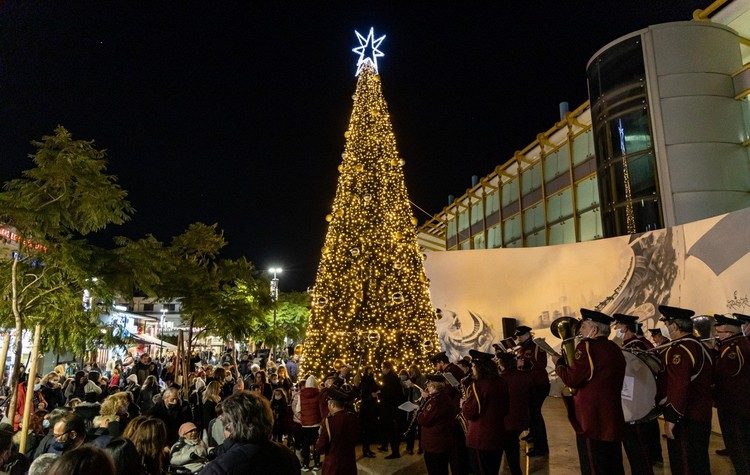 Άναψε το χριστουγεννιάτικο δέντρο στην «καρδιά» του Αμαρουσίου (ΦΩΤΟ)