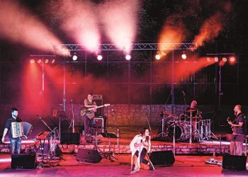 Σταυρός του Νότου: Το μουσικό Crossover της Αγγελικής Τουμπανάκη