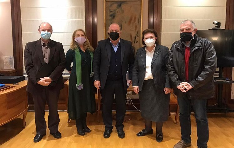 Πλήρης συστράτευση Μενδώνη και Αμυρά με τον Δήμο κατά των λατομείων