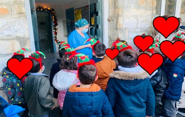 Παράδοση Χριστουγεννιάτικων δώρων για τα παιδιά του Παίδων Πεντέλης από το Νηπιαγωγείο Αγίας Μαρίνας