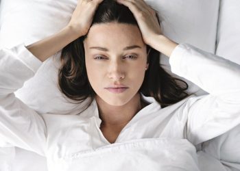 Έλλειψη ύπνου: Ποιες είναι οι επιπτώσεις της στην επιδερµίδα µας