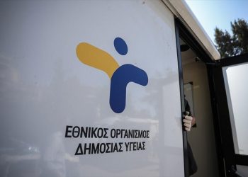 ΕΟΔΥ: Οι νέες οδηγίες για καραντίνα κρουσμάτων και στενών επαφών