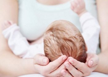 Νέο πακέτο επιδομάτων των 1.000 € σε νέους γονείς από τον Δήμο