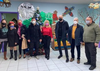 Έψαλαν τα κάλαντα στον δήμαρχο Μεταμόρφωσης