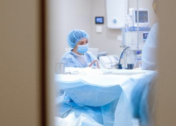 Κορωνοϊός: Ανακοινώθηκαν 17.633 κρούσματα, 626 σε ΜΕΘ και 61 θάνατοι