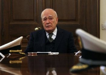 Με τιμές αρχηγού κράτους η κηδεία του Κάρολου Παπούλια - Τριήμερο δημόσιο πένθος