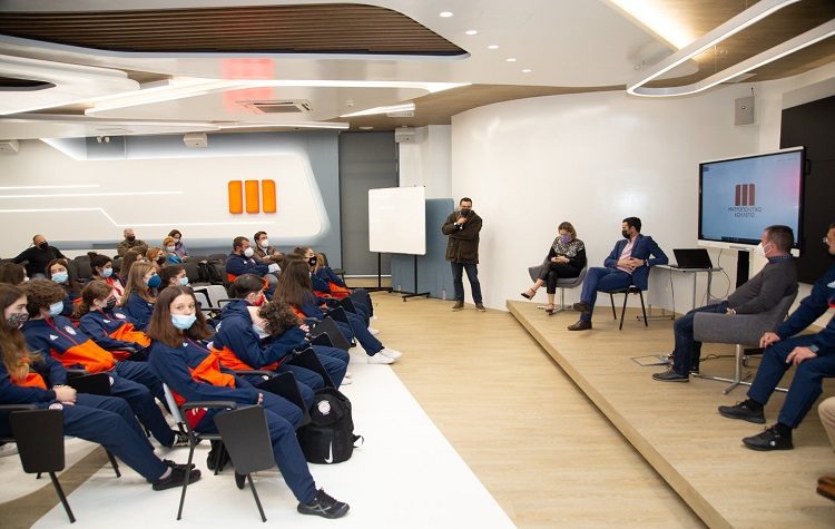 Παρουσιάστηκε η γυναικεία oμάδα ποδοσφαίρου του Αθλητικού Ομίλου ΖΩΗ - Σχολής Ποδοσφαίρου Ολυμπιακού Πεντέλης