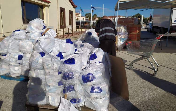 «Χείρα βοηθείας» σε 496 άπορους πολίτες του Δήμου Λαυρεωτικής