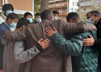 Δώρα και ευχές σε προσφυγόπουλα μοίρασε ο Αλέξης Τσίπρας