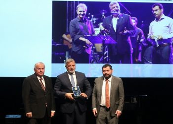 Ένωση Δημάρχων Αττικής - ΠΕΔΑ: Βράβευση Πατούλη για την προσφορά του στην Αυτοδιοίκηση