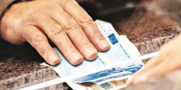 Παροχές: «Δώρα» πριν τις γιορτές