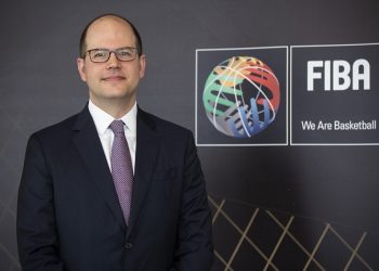 Επίσημη επίσκεψη του γενικού γραμματέα της FIBA Ανδρέα Ζαγκλή στα γραφεία της ΕΟΚ στις 27 Δεκεμβρίου