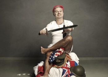 Παρατείνεται η παραστάση «1821-2021, Διακόσια Χρόνια Δανεικά» του Χ. Ζαραλίκου στο Θέατρο «Τζένη Καρέζη»