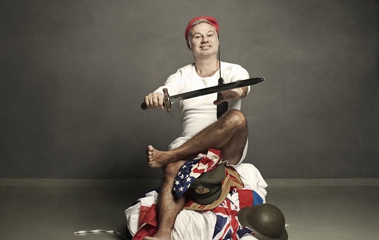 Παρατείνεται η παραστάση «1821-2021, Διακόσια Χρόνια Δανεικά» του Χ. Ζαραλίκου στο Θέατρο «Τζένη Καρέζη»