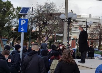 Συνάντηση του δημάρχου Βύρωνα με μαθητές λυκείων υπό κατάληψη 