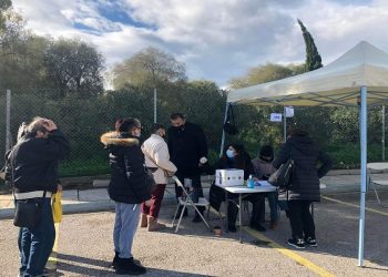 Διανομή ειδών πρώτης ανάγκης στο Π. Φάληρο