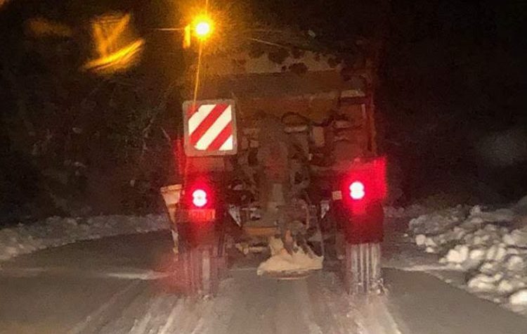 Ο Δήμος Πεντέλης ξεκινά ρίψεις αλατιού στους δρόμους της πόλης