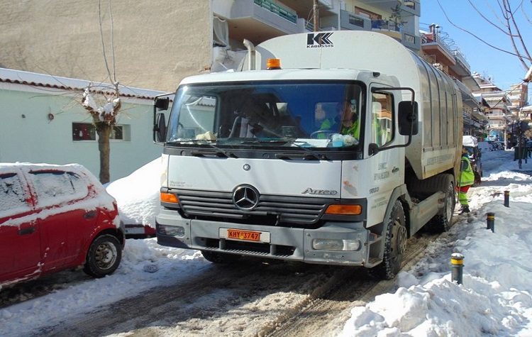 Δήμος Αμαρουσίου: «Κρατήστε τα απορρίμματα σπίτια σας, φορέστε αντιολισθητικές»