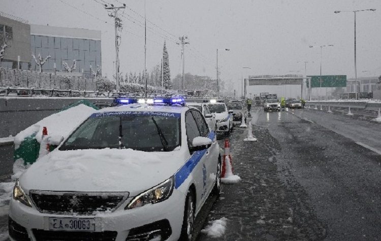 Χάος από την κακοκαιρία στην Αττική Οδό με απίστευτο μποτιλιάρισμα και εγκλωβισμένους οδηγούς