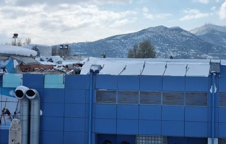 Κατέρρευσε τμήμα της οροφής του κλειστού Δαϊς από το βάρος του χιονιού
