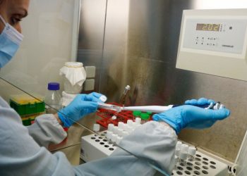 Μοριακό τεστ με 35 ευρώ σε τέσσερα σχολεία της πόλης μέσω γονέα