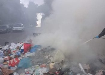 Φωτιά εν κινήσει σε απορριμματοφόρο του Δήμου λόγω εύφλεκτων υλικών (Βίντεο)