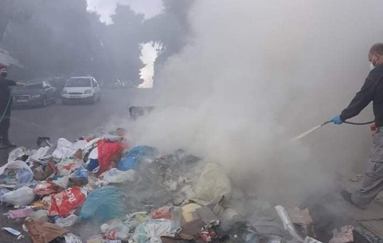 Φωτιά εν κινήσει σε απορριμματοφόρο του Δήμου λόγω εύφλεκτων υλικών (Βίντεο)