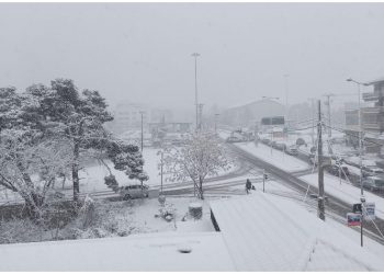 Προβλήματα λόγω χιονιού στο Χαλάνδρι - Έκτακτα μέτρα από τον Δήμο (Εικόνες)
