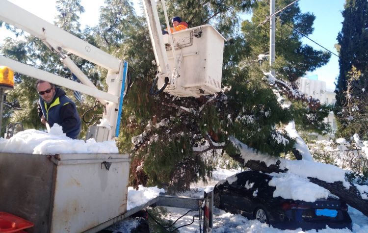 Τις πταίει τελικά και… θαφτήκαμε στο χιόνι;
