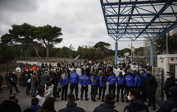 Θλίψη στο Παίδων Πεντέλης: Διαμαρτυρία γιατρών σε αστυνομικό κλοιό