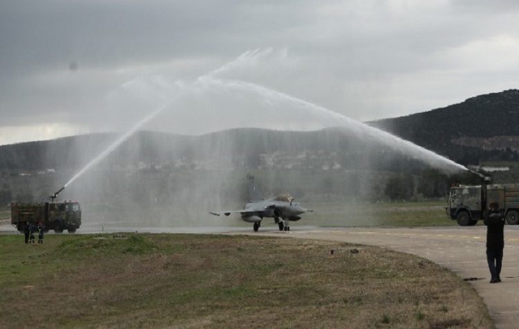 Στην Τανάγρα προσγειώθηκαν τα πρώτα έξι μαχητικά αεροσκάφη Rafale
