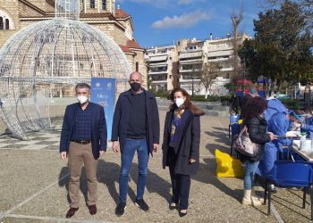 Μεγάλη συμμετοχή των πολιτών στη διενέργια rapid test στην πλατεία Μεταμόρφωσης