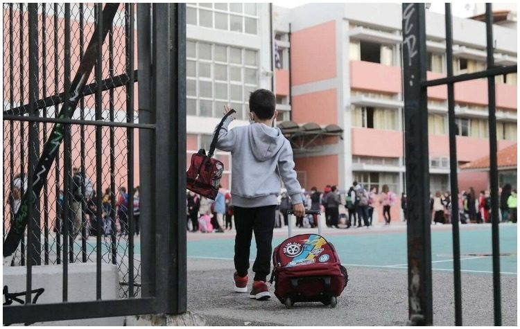 Ένωση Γονέων: Ζωντανό «μάθημα» για την εξέγερση του Πολυτεχνείου