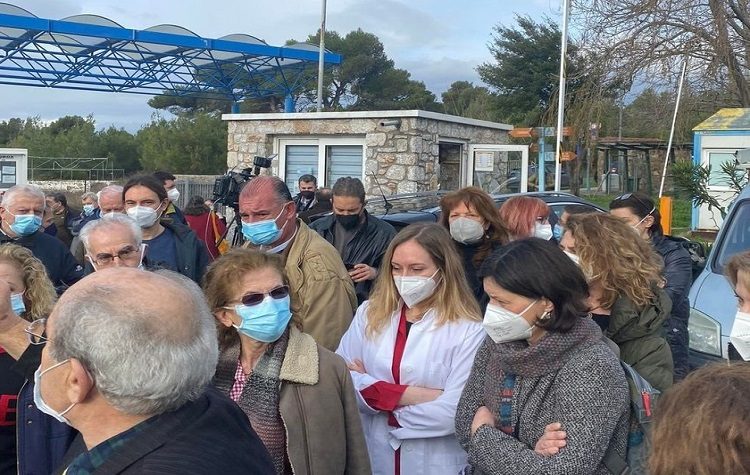 Εικοσιτετράωρη απεργία πραγματοποιούν οι εργαζόμενοι στο Παίδων Πεντέλης