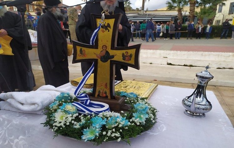 Με ευλάβεια και κατάνυξη ο εορτασμός των Θεοφανείων στη Λαυρεωτική