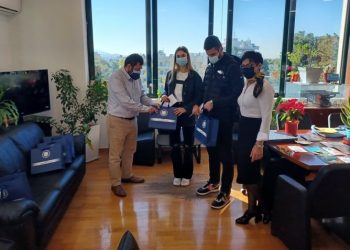 Τους επιτυχόντες των Πανελληνίων εξετάσεων βράβευσε ο Τάσος Μαυρίδης