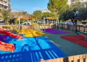 Ελληνικό: Ανακαινίστηκε η παιδική χαρά στην οδό Σκιάθου