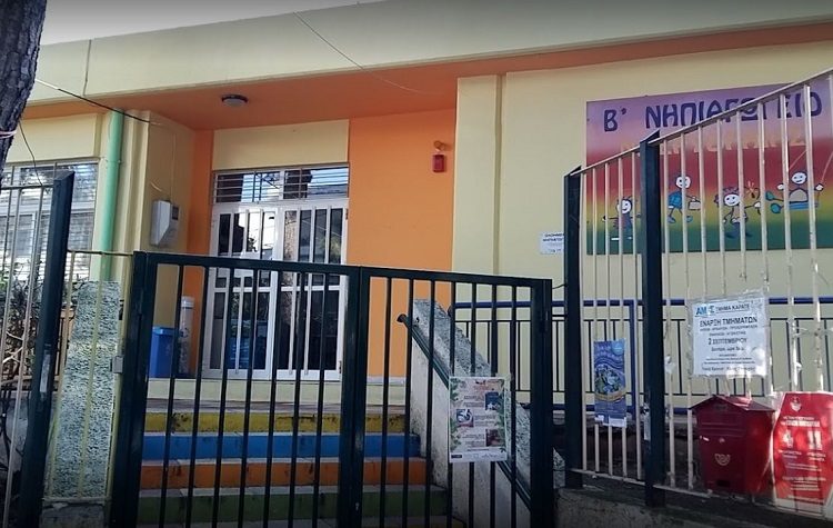 Πτώση στεγάστρου στο 2ο Νηπιαγωγείο Ν. Ερυθραίας: «Εγκληματική προχειρότητα» καταγγέλλει η Ένωση Γονέων